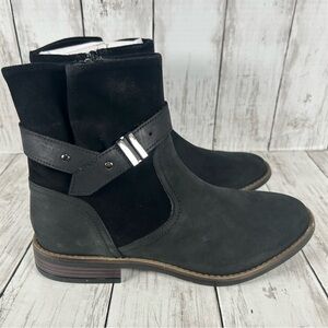 Clarks Collection Suede & Leather Comfort Boots Camzin Strap Black 8 NIB